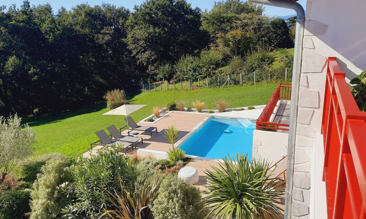 Jatxou House | Contemporary villa, private pool, mountain view, 15 min from Bayonne 2 people