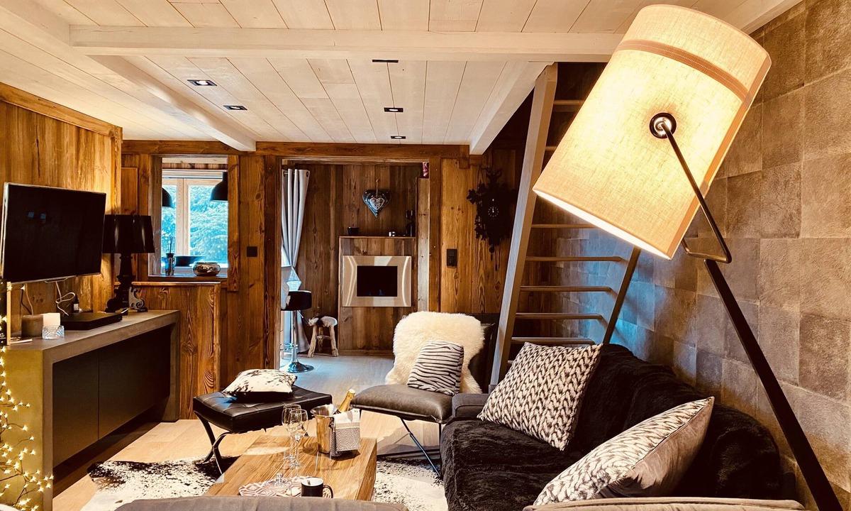 Les Angles House | COQUET CHALET 2 PAS DES PISTES ET COMMERCES AUX ANGLES-8 PERS-Parking