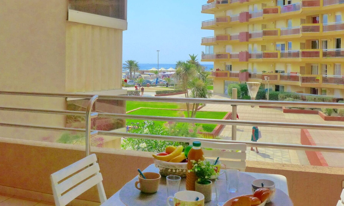 Saint-Nazaire Apartment | Cosy apartment for 4 guests with WIFI, TV, terrace, pets allowed and parking