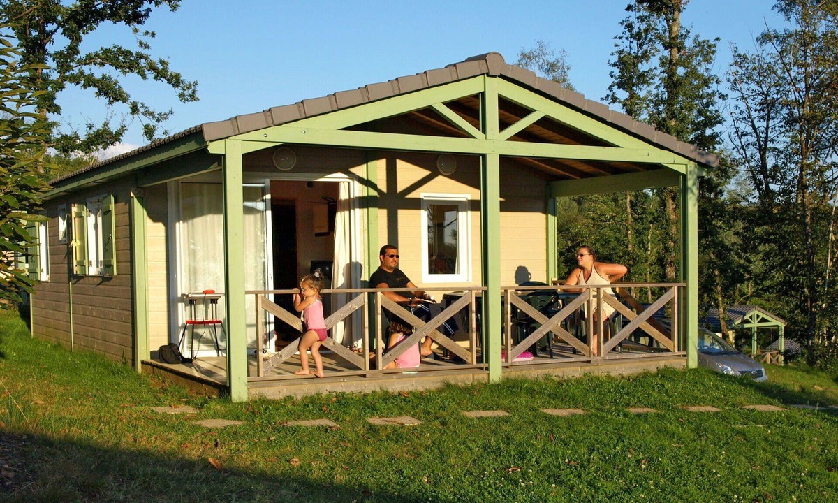Beynat House | Cosy apartment in villa for 4 guests with pool, WIFI, TV, terrace and pets allowed