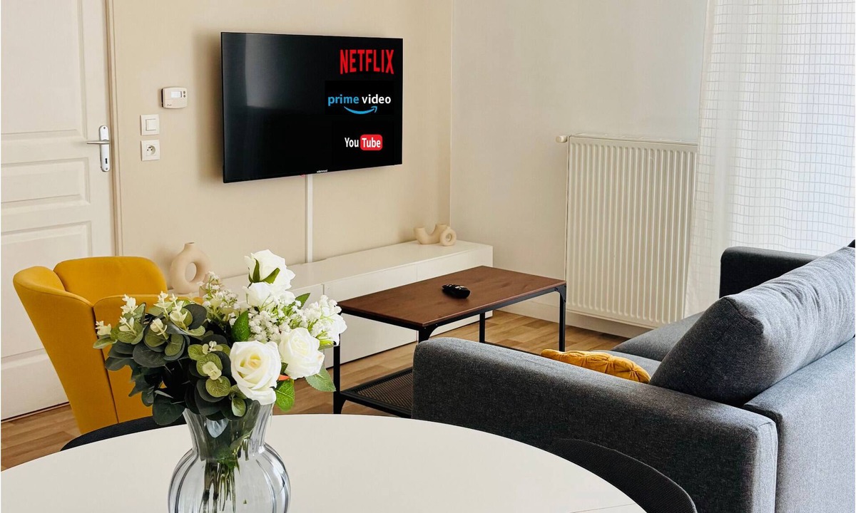 Villeurbanne Apartment | Cosy, quiet T2 + balcony, parking, Netflix