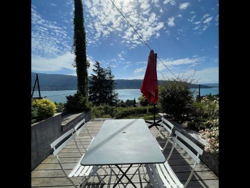 Veyrier-du-Lac Ski Chalet | Cottage Bellevue - Duplex Vue Lac