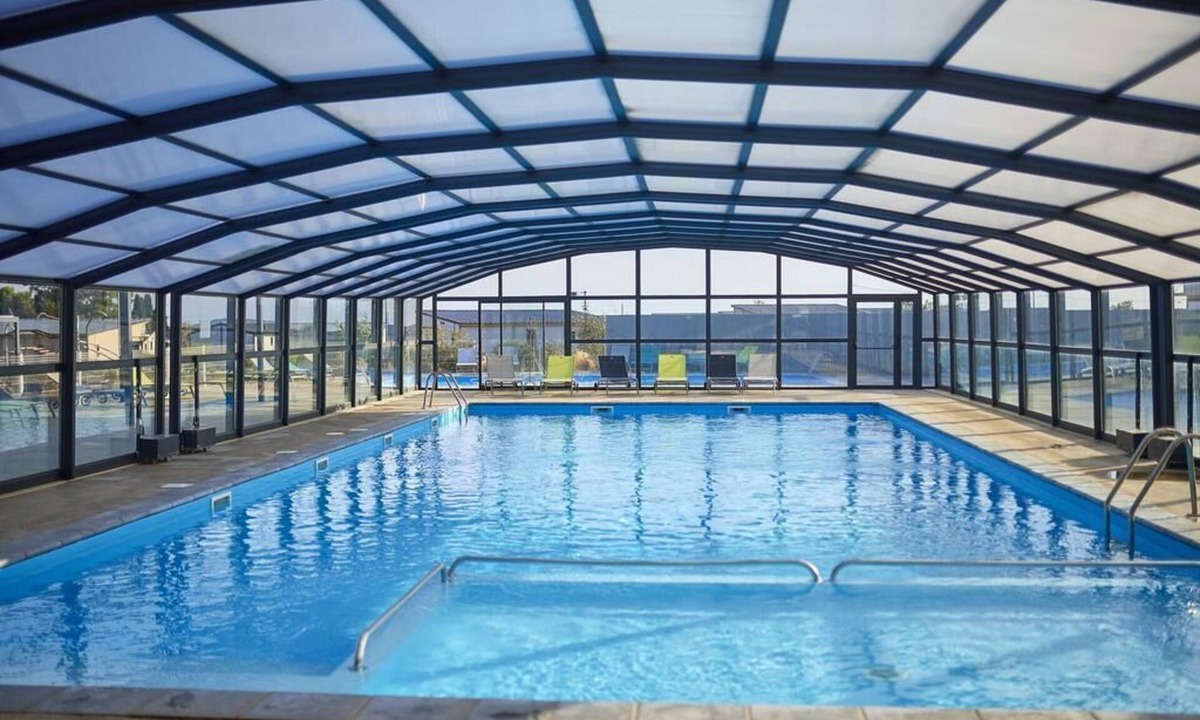 Pomerols Ski Chalet | Cottage in a secure residential park with swimming pool