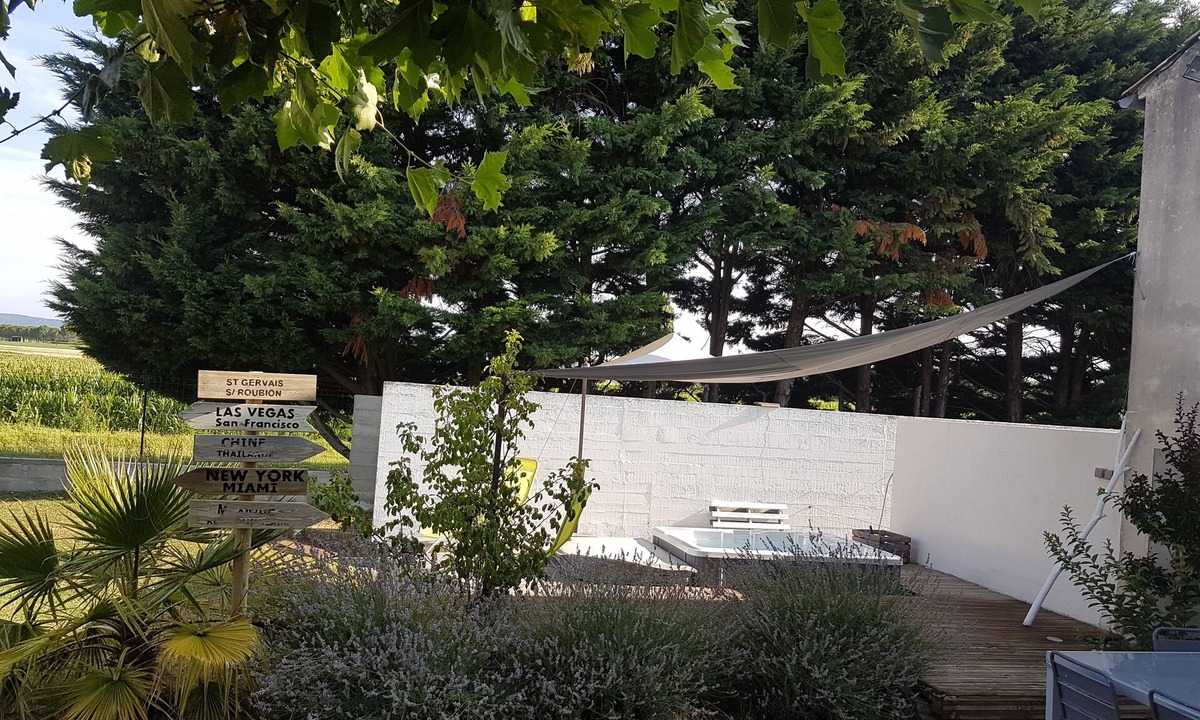 Saint-Gervais-sur-Roubion House | Country house with jaccusy in Drôme provençale