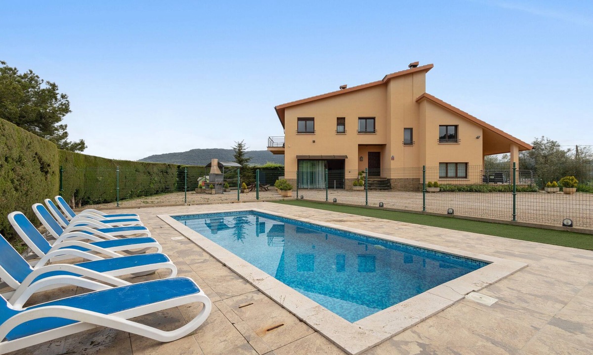 Cardona House | Country House 'Cal Miró Nou' with Mountain View, Wi-Fi and Air Conditioning