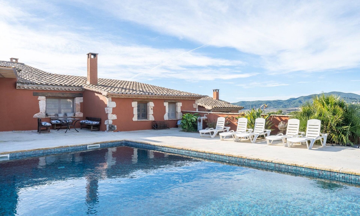 Torrelles de Foix House | Country House 'Ca La Munda-Can Cruset' with Mountain View, Private Pool and Wi-Fi