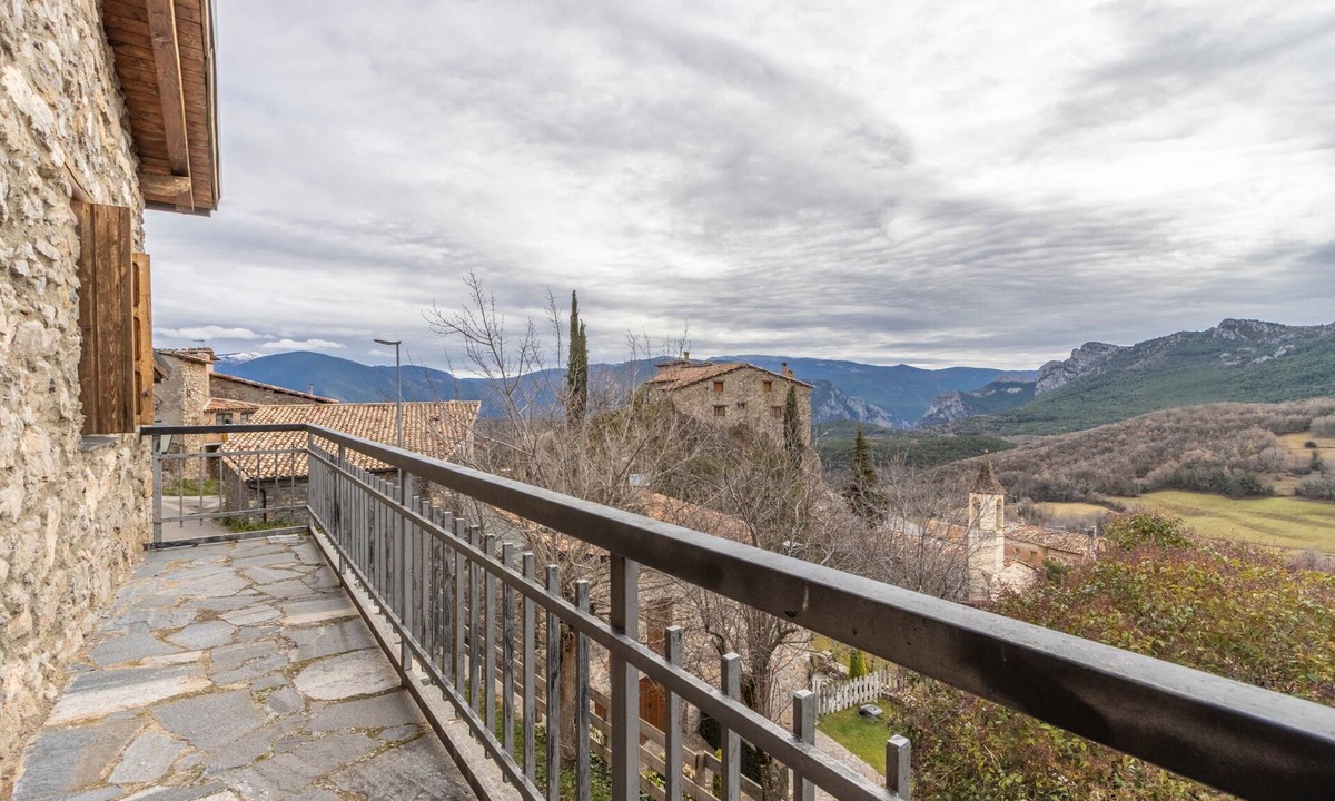 Montcortes House | Country House 'Sisquet' with Mountain View, Private Terrace and Wi-Fi