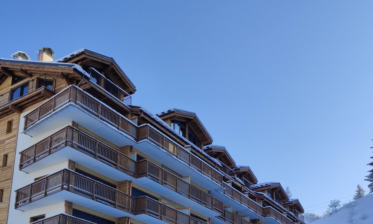 Courchevel Apartment | COURCHEVEL 1650, stand. apartment sleeps 8, 100 m gondola, covered parking.