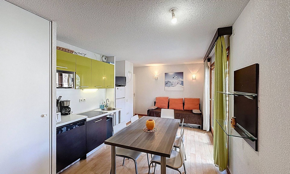 Saint-Chaffrey Apartment | Cozy Stay for 6 in Chantemerle