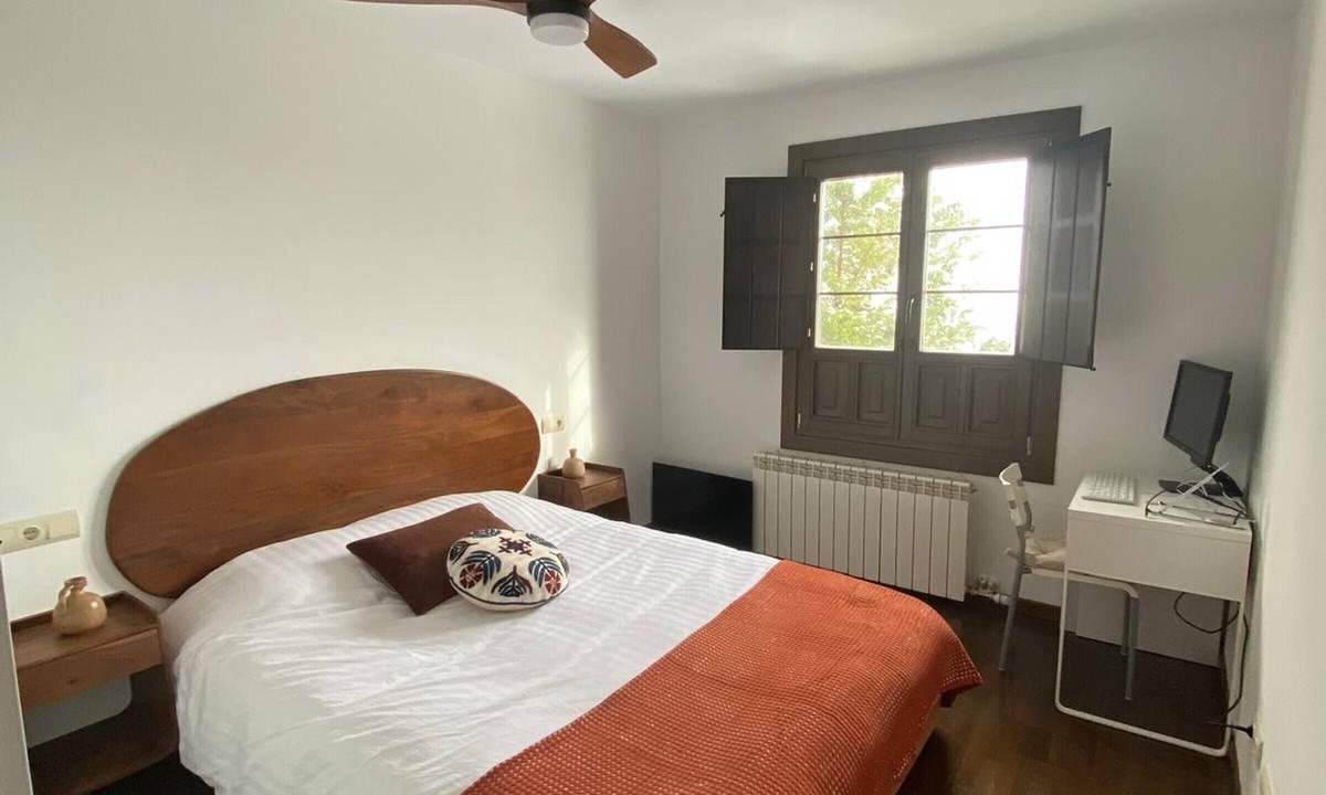 Badaguas Apartment | Cozy 2-Bedroom Apartment with Sofa Bed Near Jaca - Sleeps 6