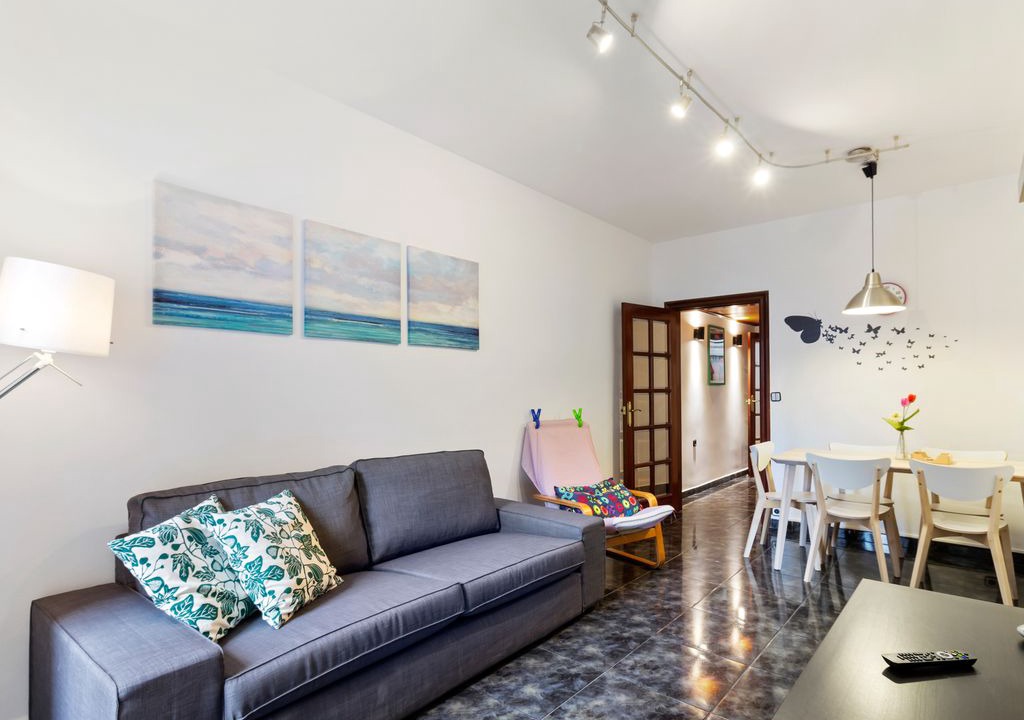 La Bordeta Apartment | Cozy 3Bed flat with Balcony close to Plaza España!