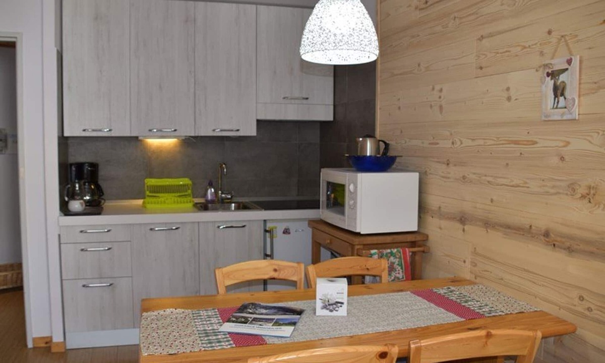 Montgenevre Apartment | Cozy 4-Person Studio in Montgenèvre with Parking & Balcony
