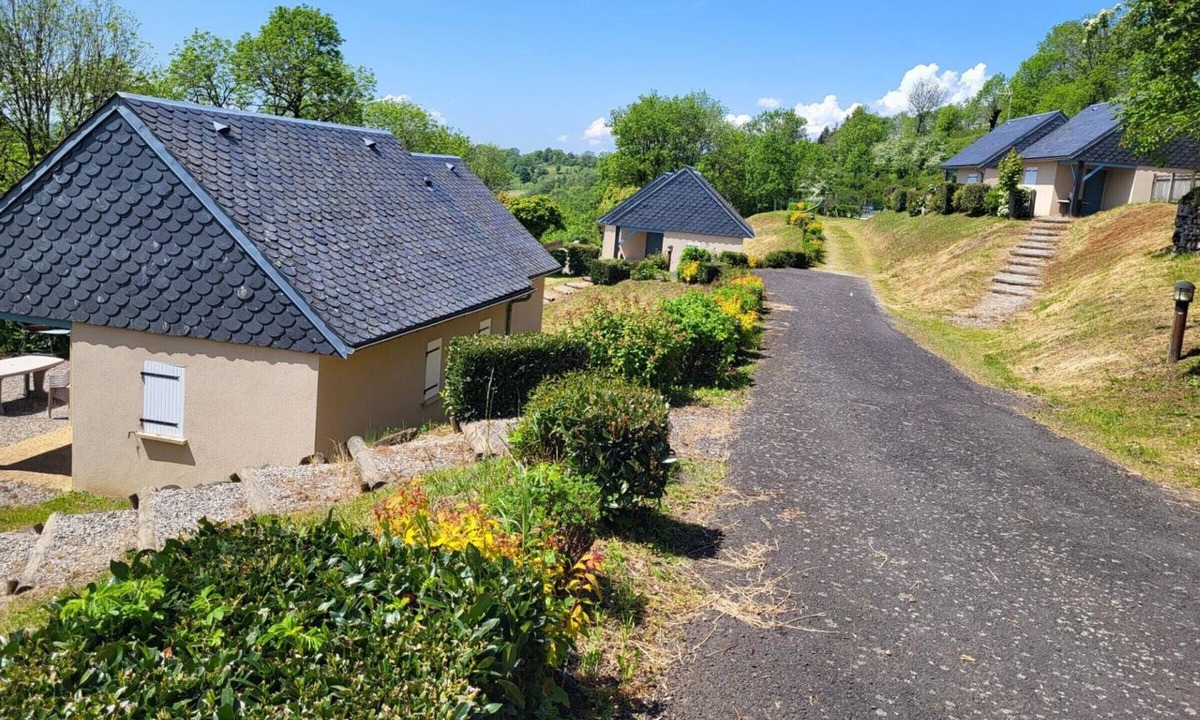 Paulhenc Cottage | Cozy Accessible Cottage with Pool Near Cantal Mountains and Truyère Gorges