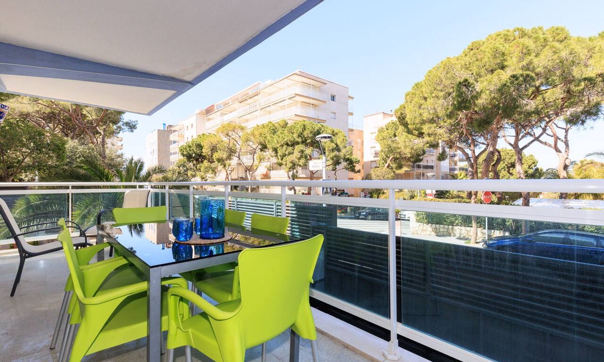 Salou City Centre Apartment | Cozy Apartment · Beach 100 m Away · A/C · UHC LA CUMBRE 055