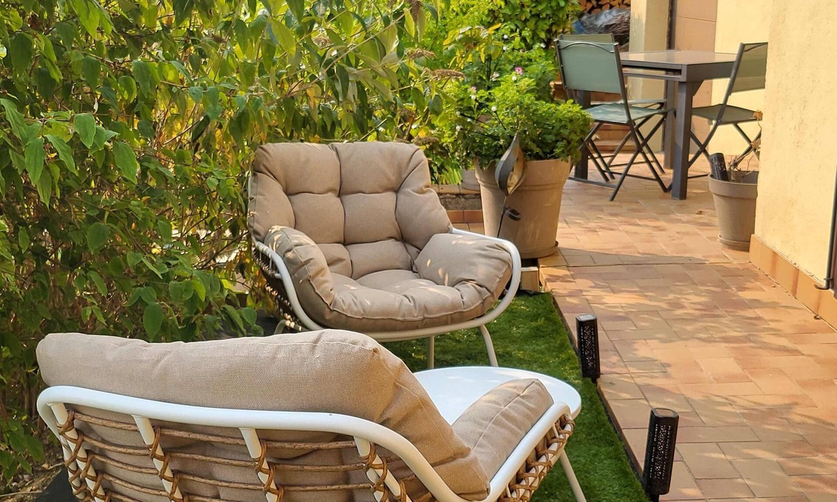 Millau Apartment | Cozy Apartment in Millau Private Terrace, Pouncho