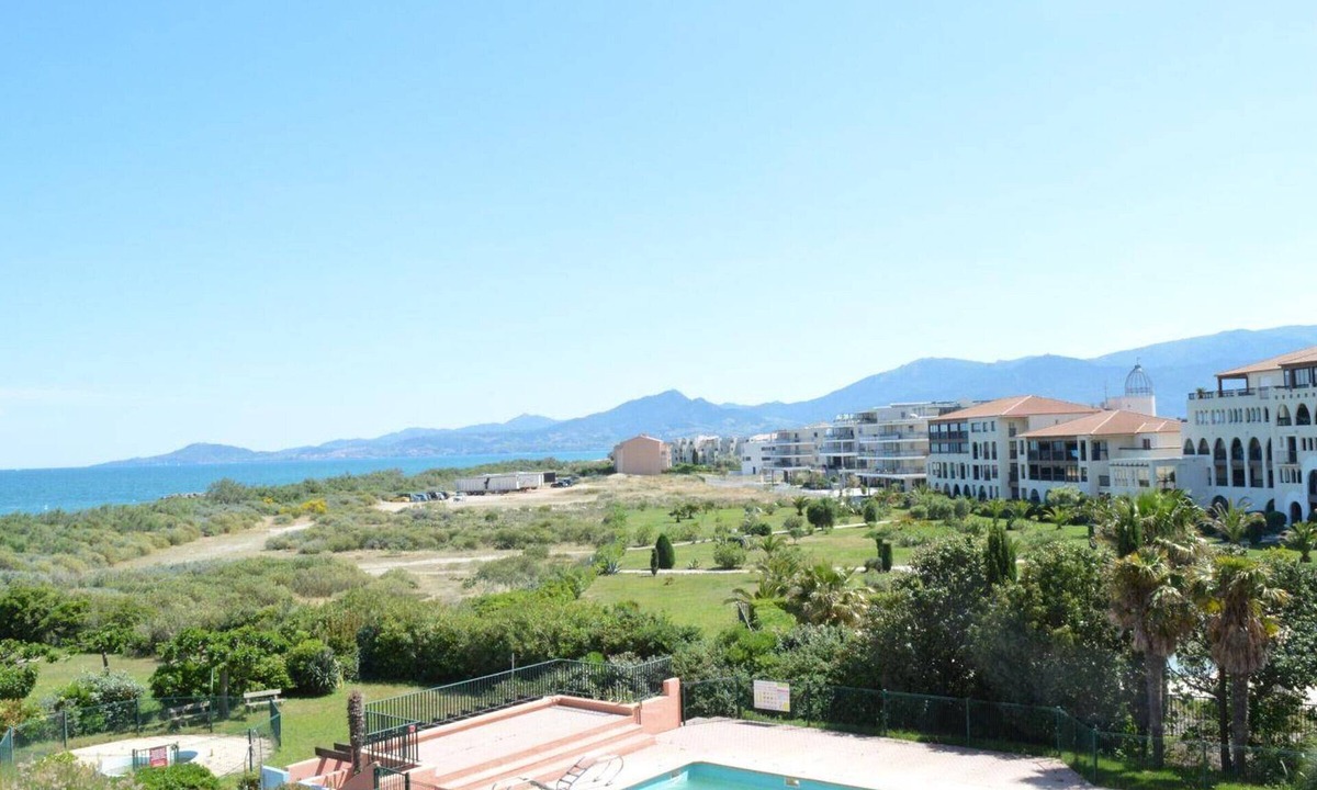 Saint-Cyprien Plage Apartment | Cozy Beachfront Studio with Pool, Parking, and Terrace in Saint Cyprien