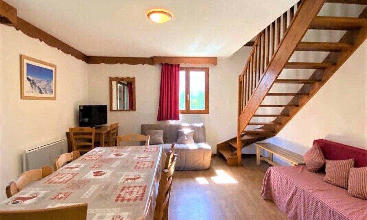La Joue du Loup Ski Chalet | Cozy chalet for 8 with parking at La Joue du Loup