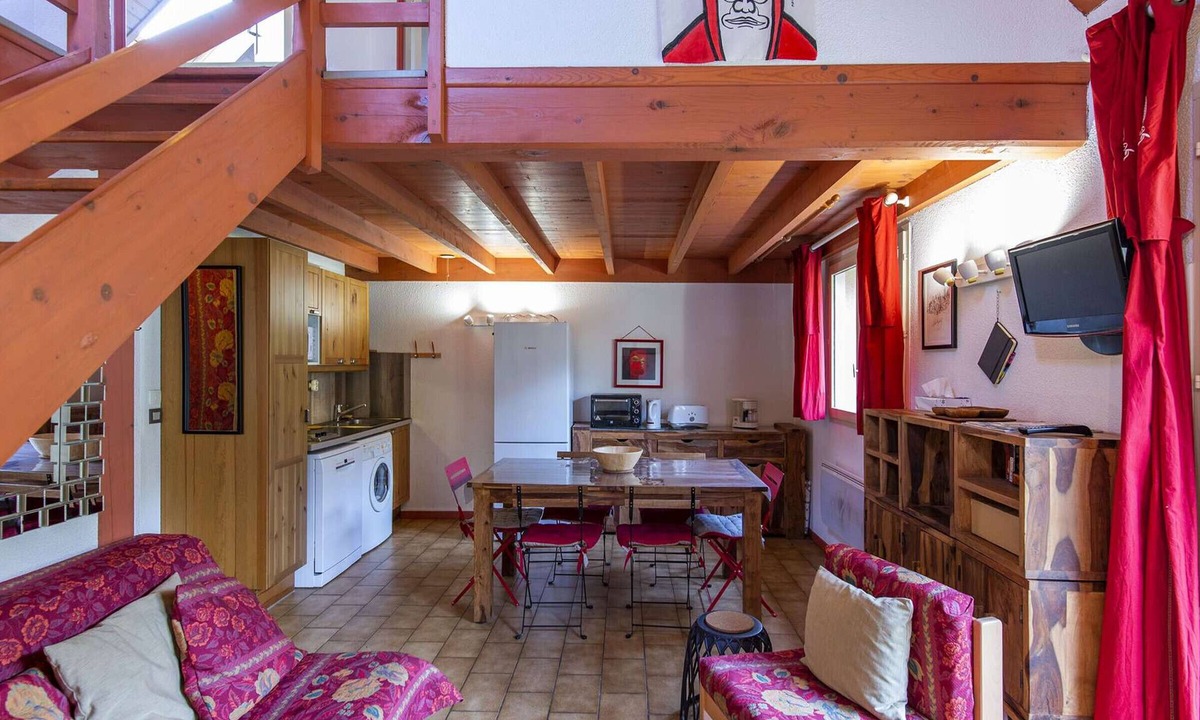 Cauterets Ski Chalet | Cozy Chalet with 3 Bedrooms, Terrace, Parking, Near Cauterets Center