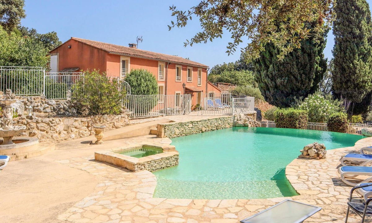 Rochefort-du-Gard House | Cozy home in Rochefort-du-Gard
