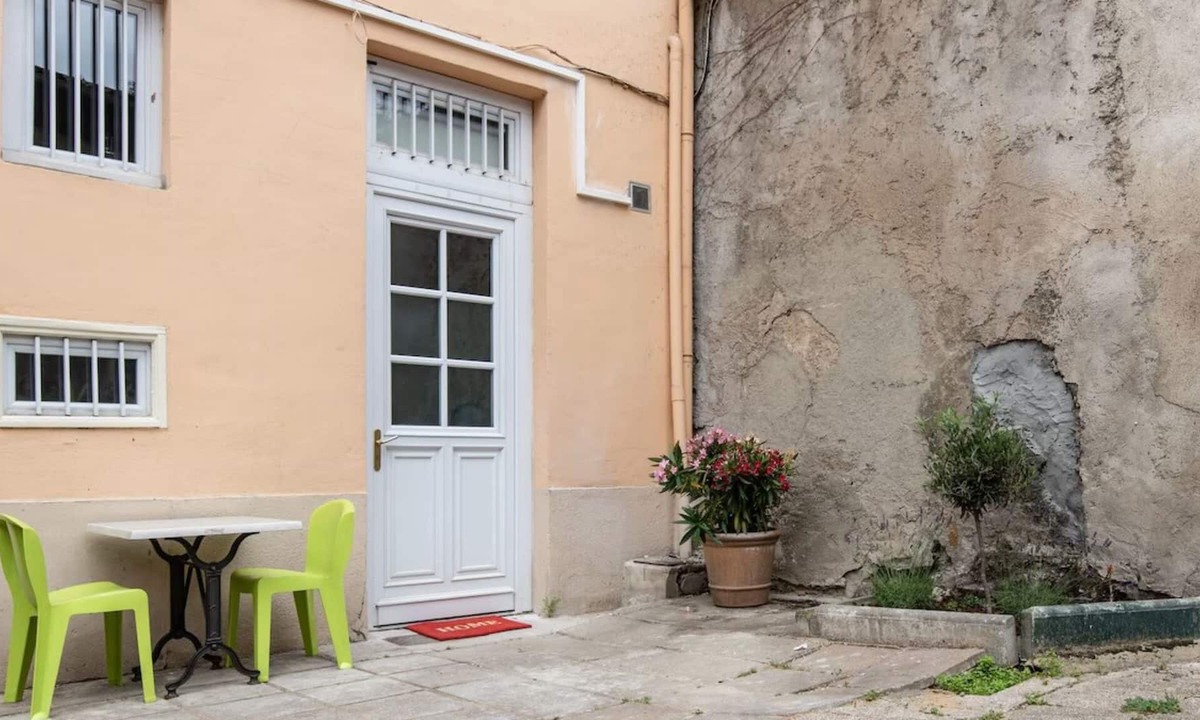 Villette Gare Apartment | Cozy Part-Dieu Apartment Near Train Stations