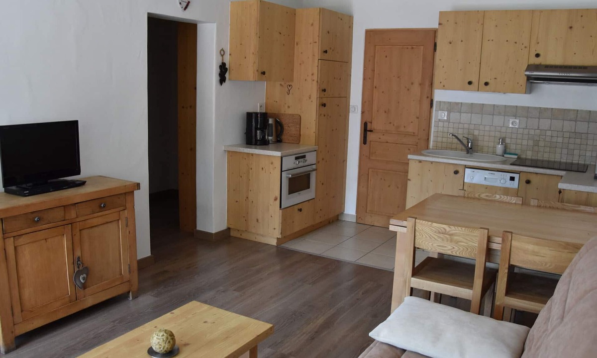 Champagny-en-Vanoise Apartment | Cozy PMR apartment with south terrace, parking, near Champagny-en-Vanoise