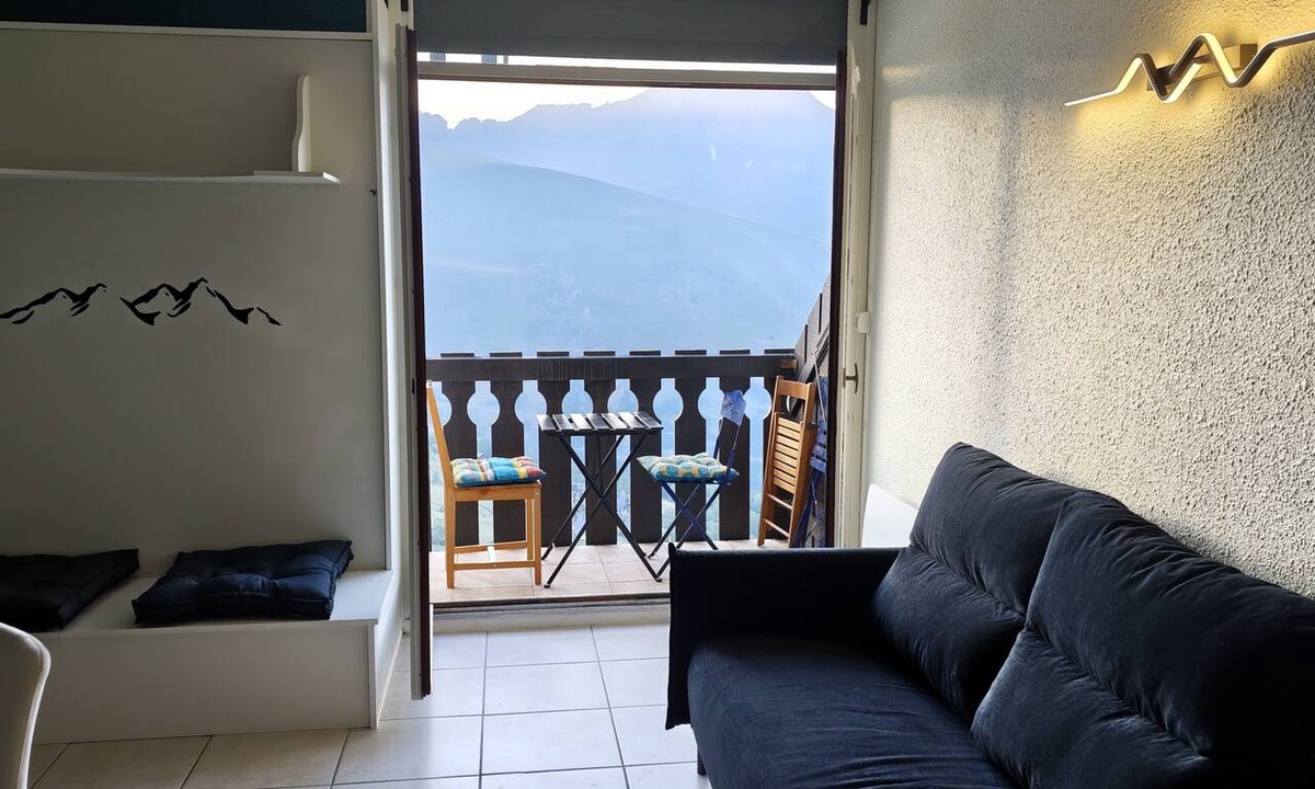 Pla d'Adet Apartment | Cozy, renovated studio, 1,700 m, on the valley side with a beautiful view