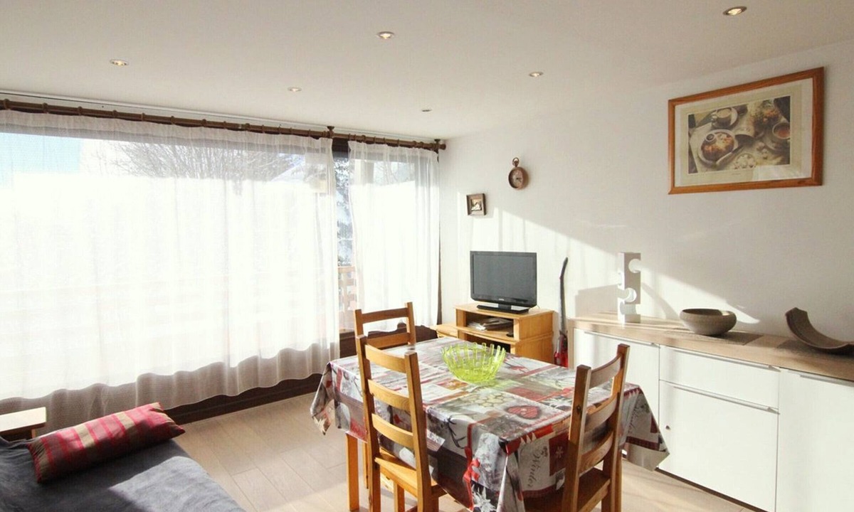Jeux Apartment | Cozy Studio for 4 at L'Alpe d'Huez - Ski-In/Ski-Out, South-Facing Balcony, Near Shops and Ski School