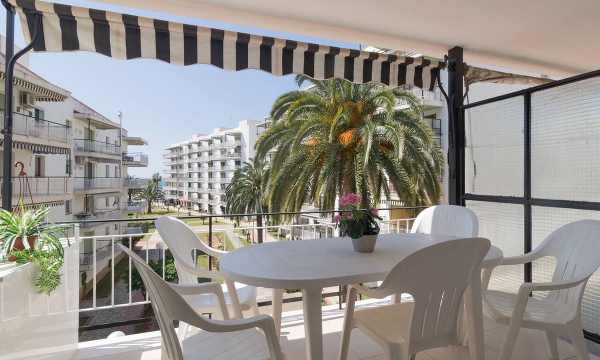 Salou City Centre Apartment | Cozy studio with air conditioning located in heart of Salou.