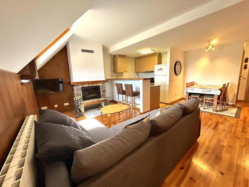 Esterri D'Aneu Apartment | Dúplex amb vistes fantàstiques al centre d'Esterri d'Àneu by RURAL D'ÀNEU