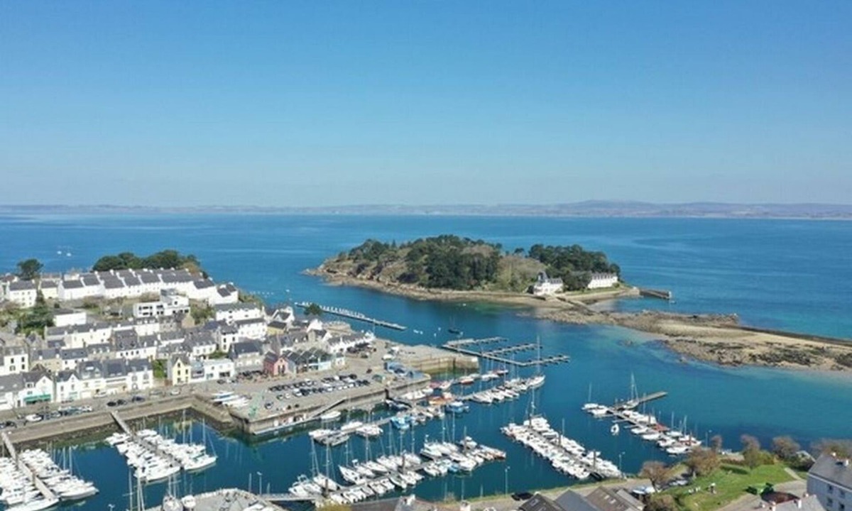 Treboul Apartment | D4060- Duplex View of the marina!