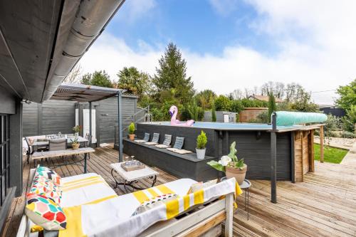 Vertheuil Villa | Demeure en pierre avec piscine