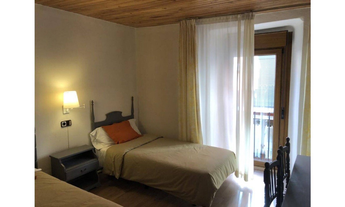 Puigcerda Bed & Breakfast | Di Verena - Two people (single beds) and private bathroom nr 36