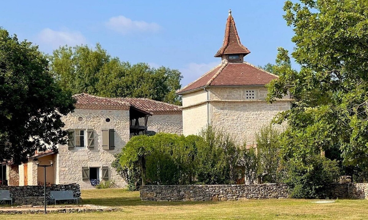 Septfonds House | Domaine de fangal 4* - 10p - dovecote+house, air-conditioned, private 25 m pool