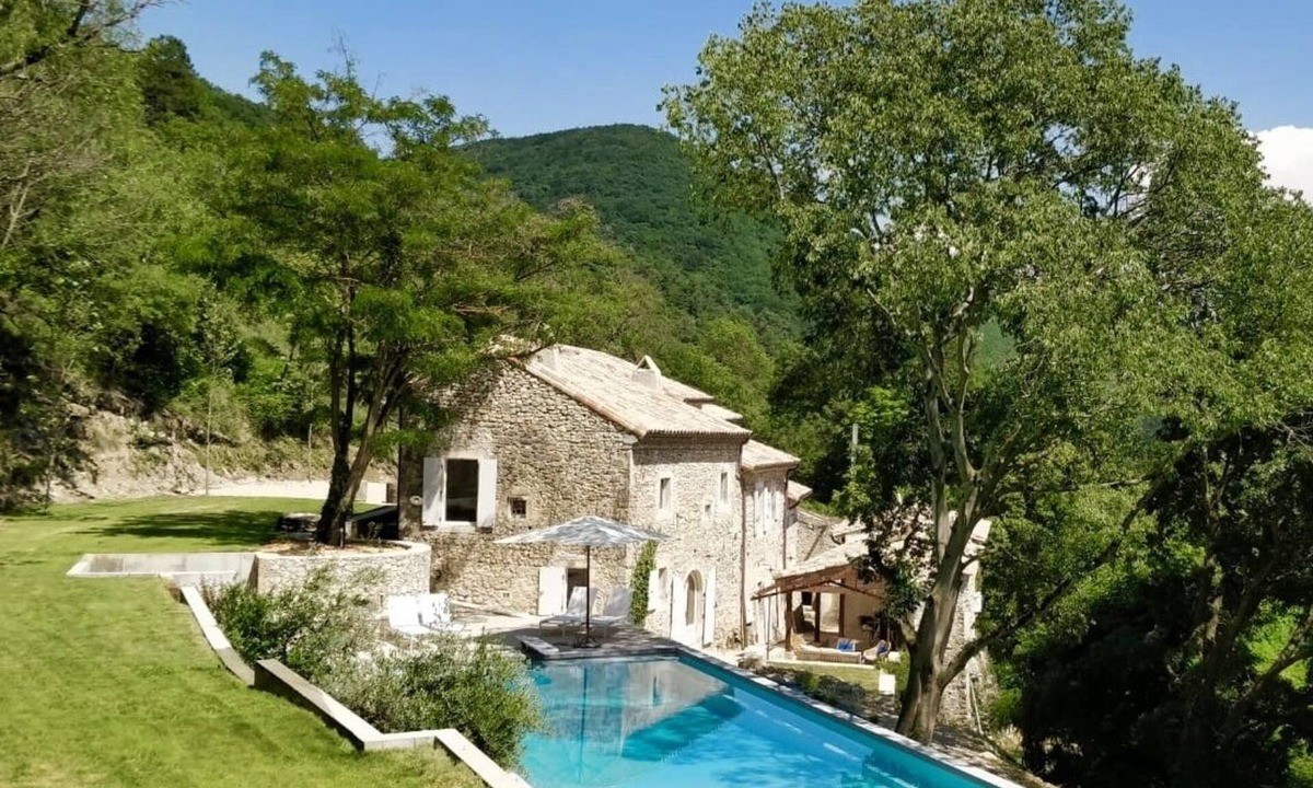 Mirmande House | Domaine des Camarades, 40 ha estate with 20 meter heated pool