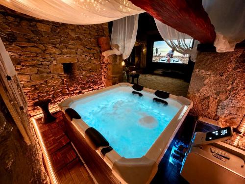 Les Quatre-Routes-du-Lot Bed & Breakfast | Domaine VALENQUERCY