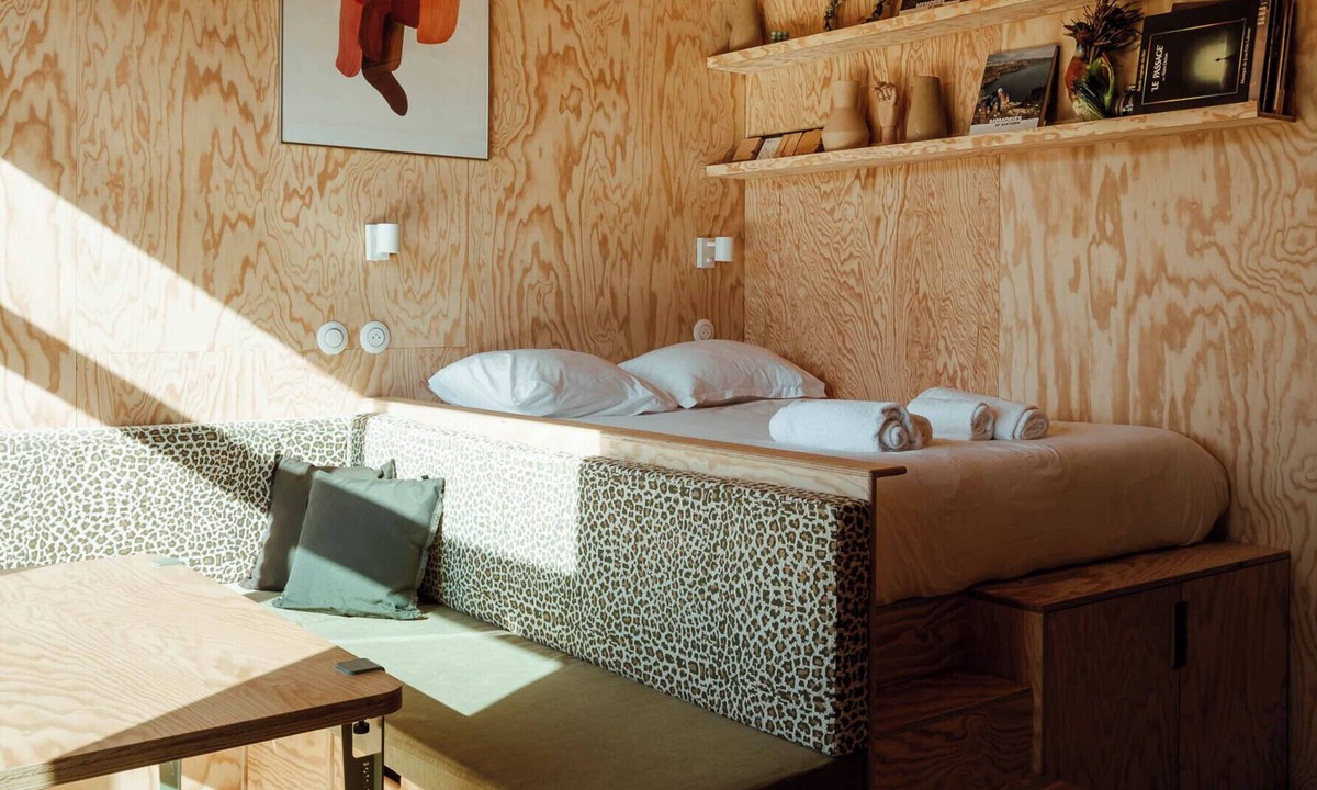 Angon Ski Chalet | Ecolodge Acmé Jacuzzi view of Lake Annecy