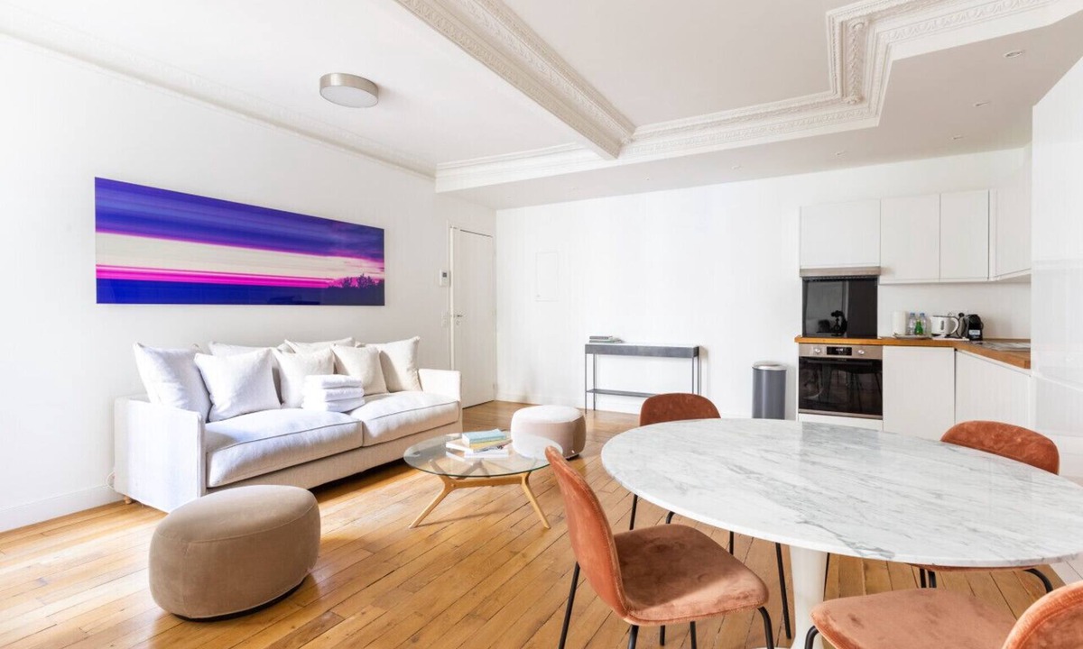 7th Arrondissement Apartment | Eiffel Tower - Renovated 4 people