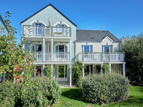 Courseulles-sur-Mer Apartment | Elegant 4-Pax Apartment with River View