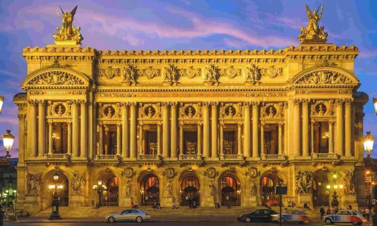 L'Europe Apartment | Elegant Parisian Retreat: Spacious Four-Bedroom Apartment Near Opera Garnier