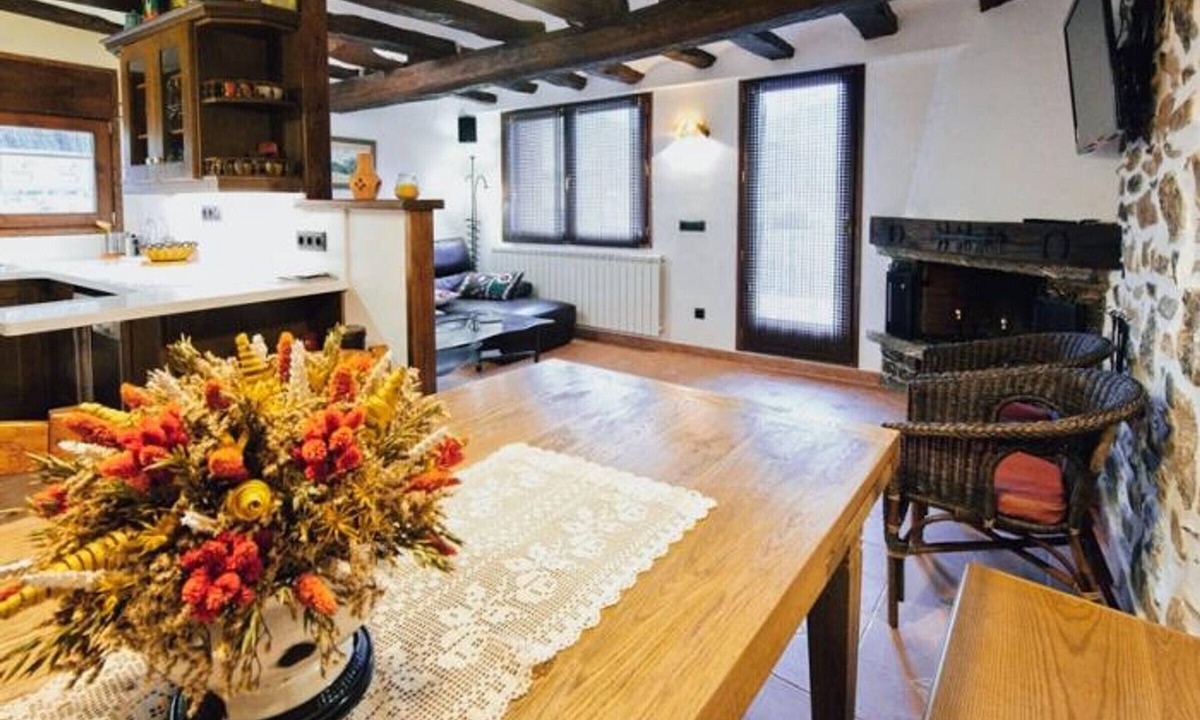 Montardit de Baix Villa | Elegant rural house for 10 people in Montardit de Baix, pets allowed
