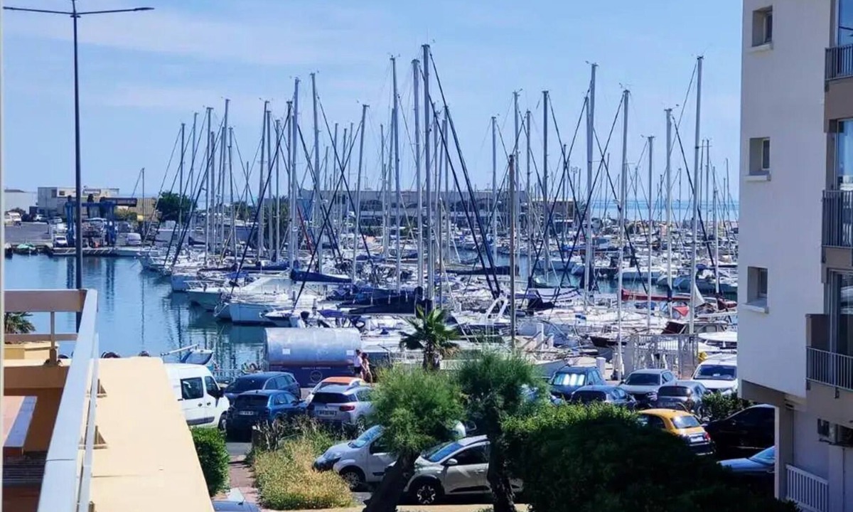Le Port Apartment | Elegant Three-Bedroom Apartment with Air Conditioning, Terrace, and Parking in a Residential Complex in Le Port 6CPORT18