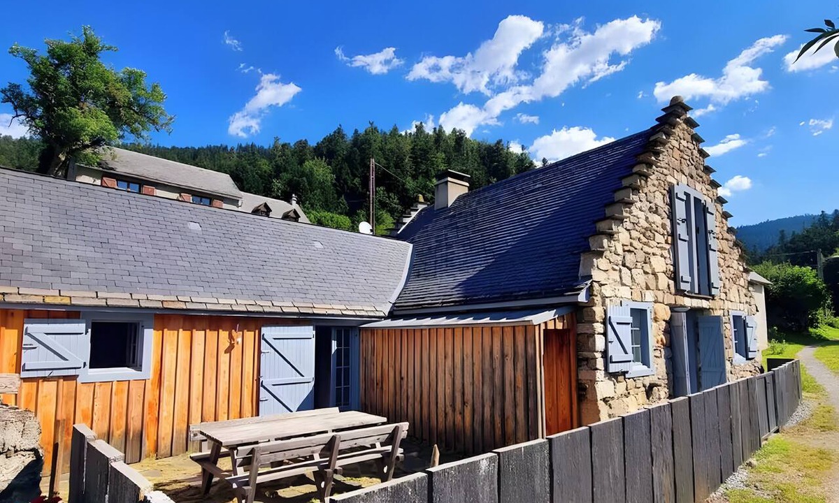 Campan House | Era Borda – Renovated Former Sheepfold at the Foot of Col d’Aspin