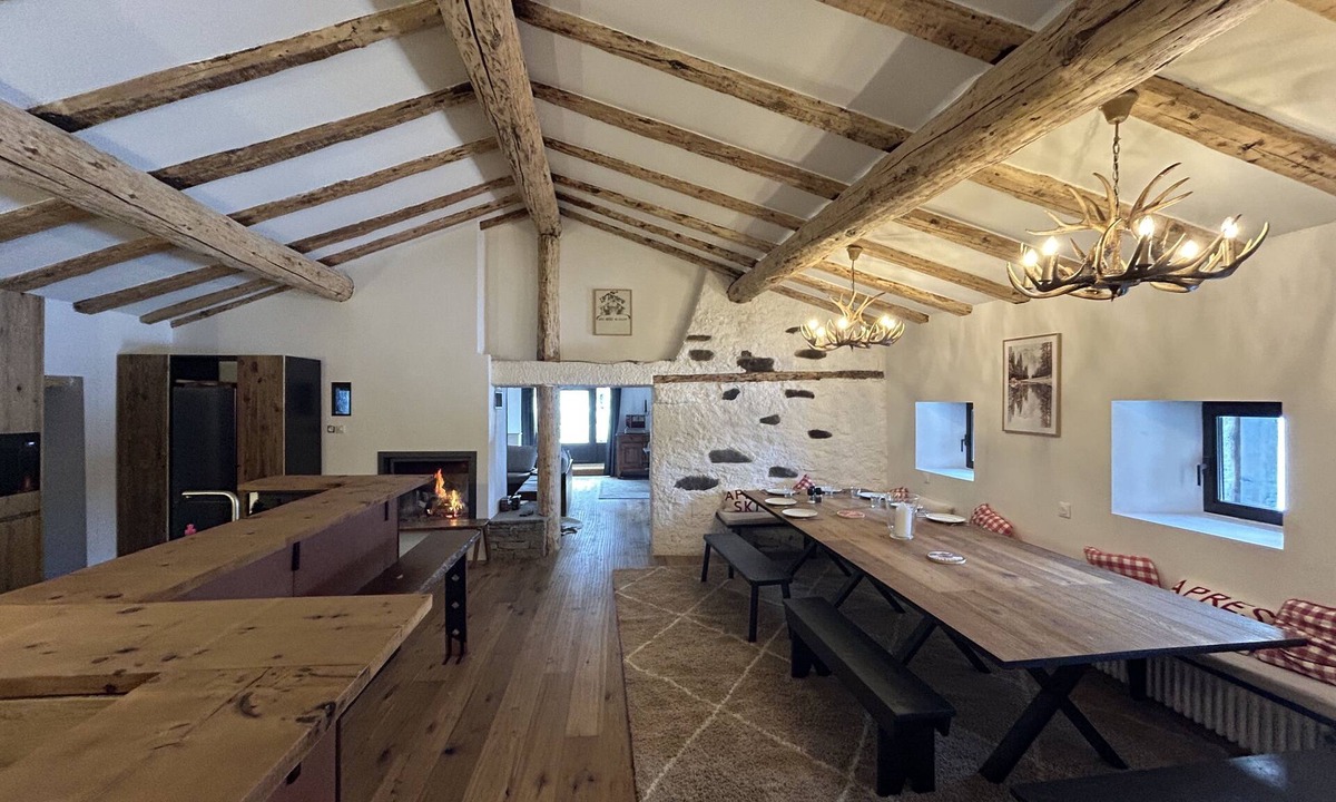 Arc-1600 Ski Chalet | Exceptional, fully renovated 250m2 ski-in/ski-out chalet