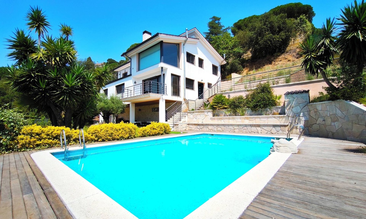 Vallgorguina House | Exclusive villa with private pool near Barcelona