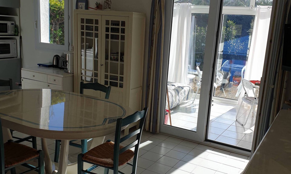 Vic-la-Gardiole House | F3 house 20 minutes from the sea with verandas and ornamental garden.