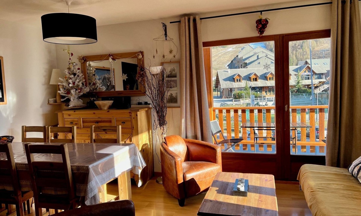 La Joue du Loup Apartment | F4 Très Lumineux Centre Village Face à la Place des Commerces