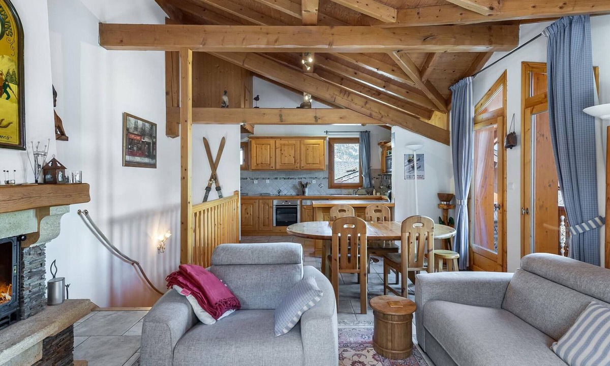 Le Praz Ski Chalet | Family Chalet for 8 in Courchevel Le Praz with Wifi