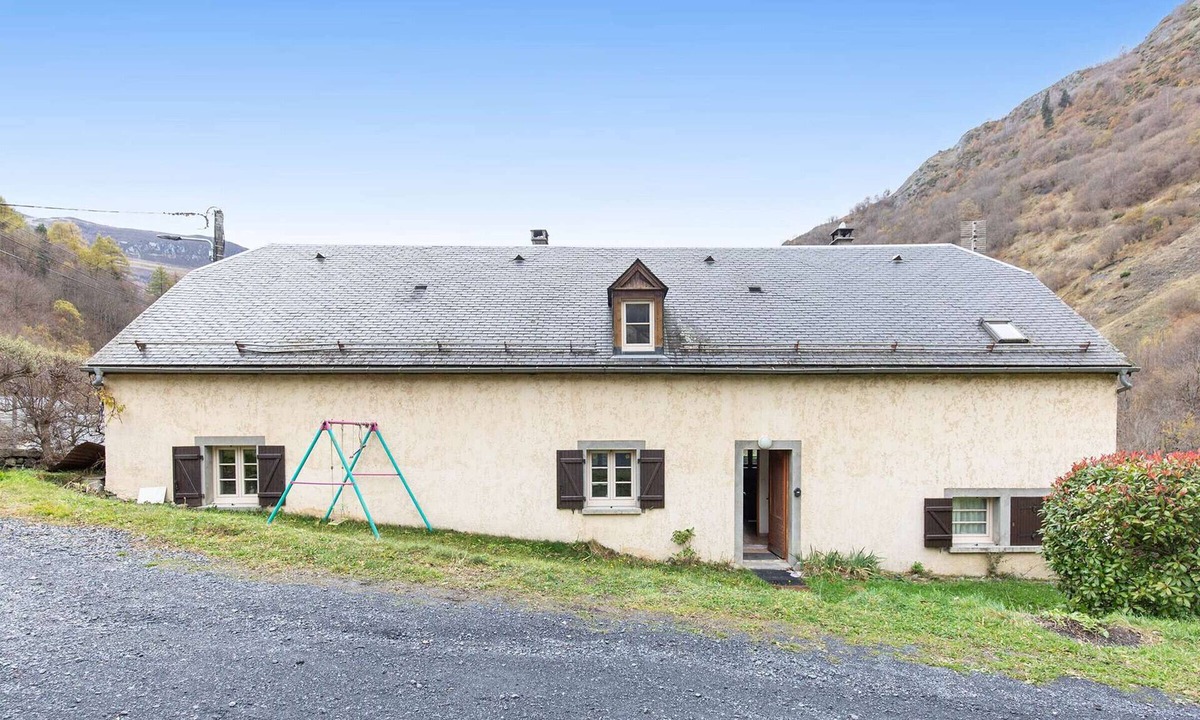 Bareges Apartment | Family duplex, 9 people, pets allowed, parking, near shuttle in Barèges