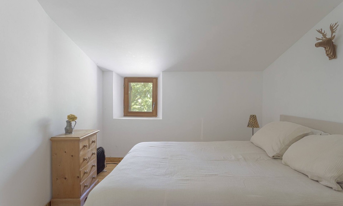 Glorianes Bed & Breakfast | Family Suite – Spacious Accommodation in a Stone House with Mountain Views