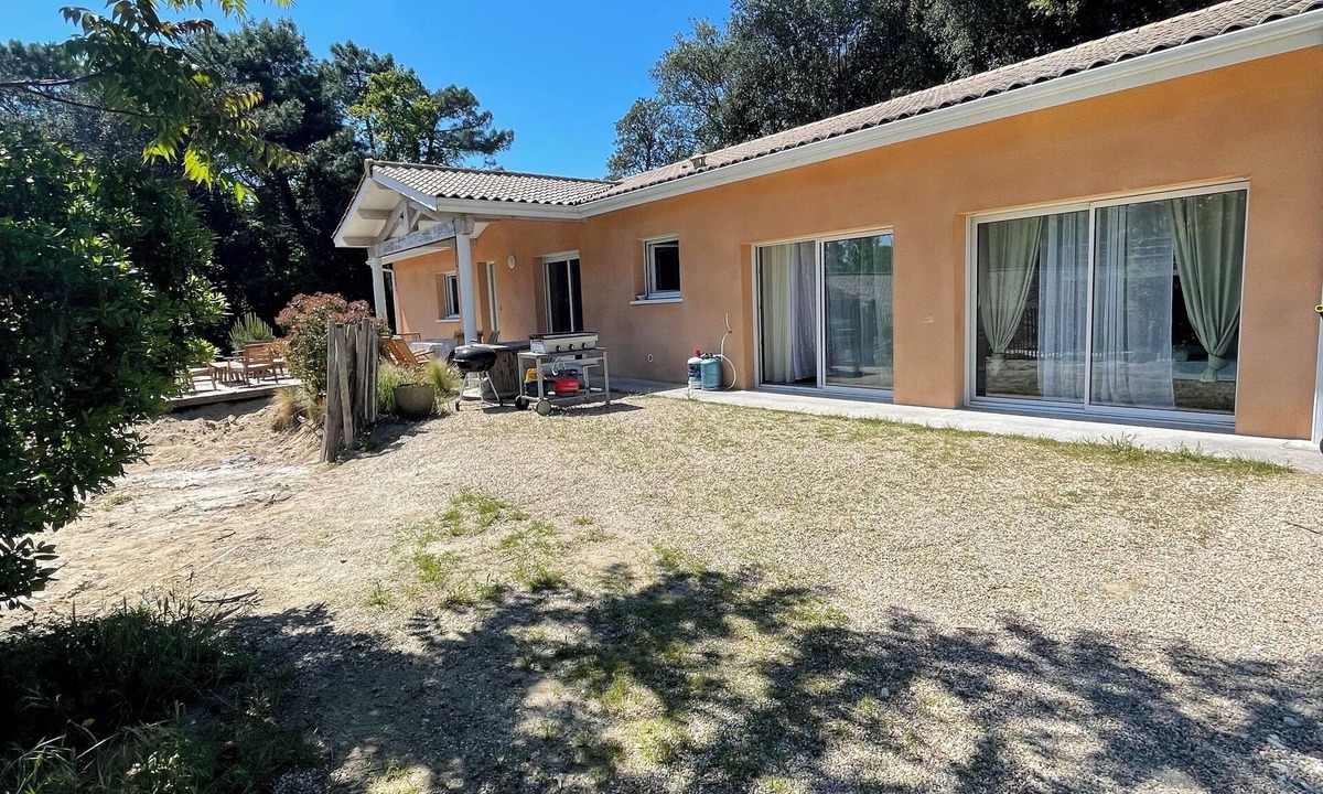 Soulac-sur-Mer House | Family vacation home 5 minutes from the beach